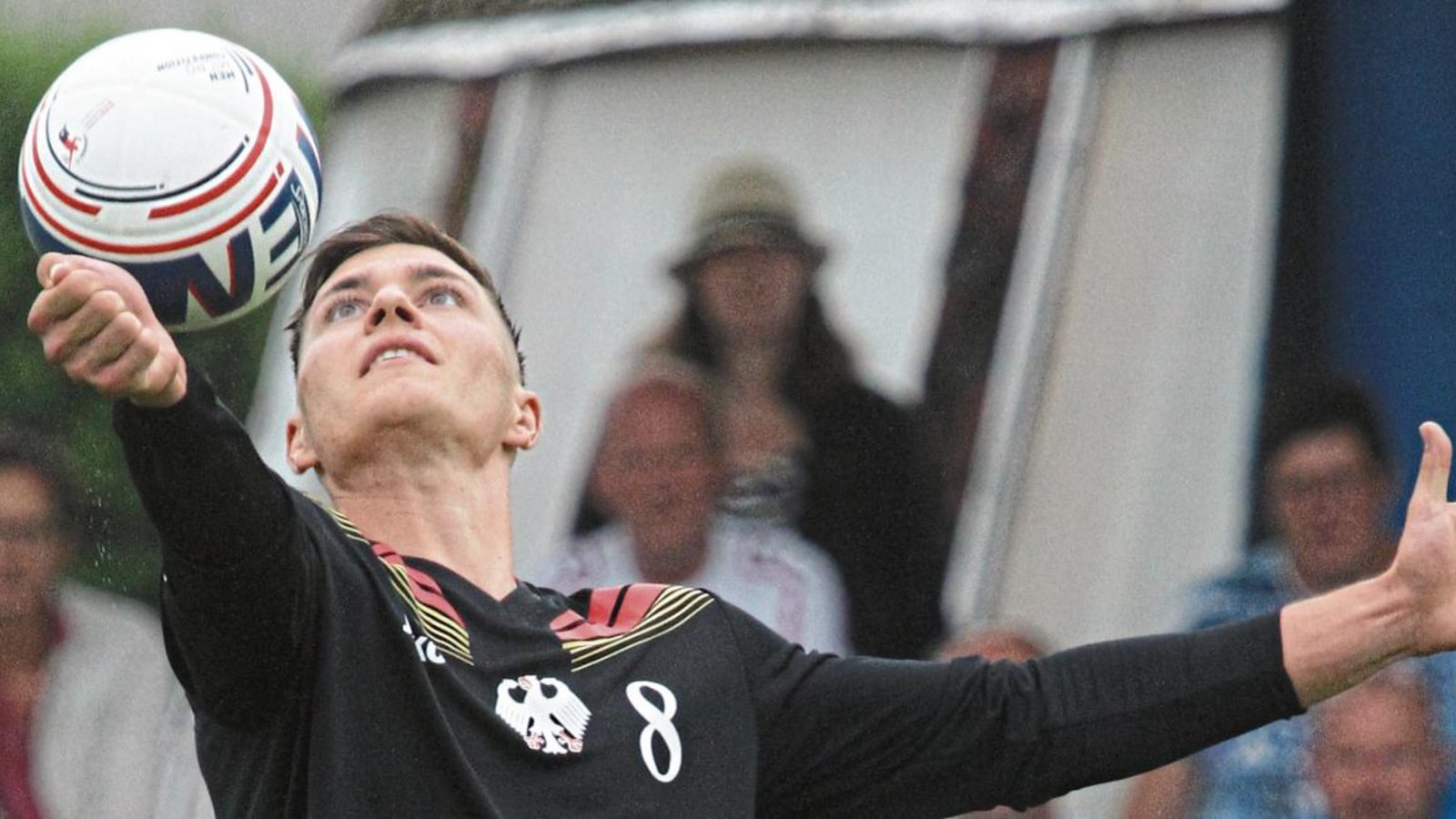 Johannes Jungclaussen hat in den zwei Spielen, die für das Erreichen des EM-Finales nötig waren, auf der ungewohnten Position hinten links gespielt. Foto: Spille Johannes Jungclaussen hat in den zwei Spielen, die für das Erreichen des EM-Finales nötig waren, auf der ungewohnten Position hinten links gespielt. Foto: Spille