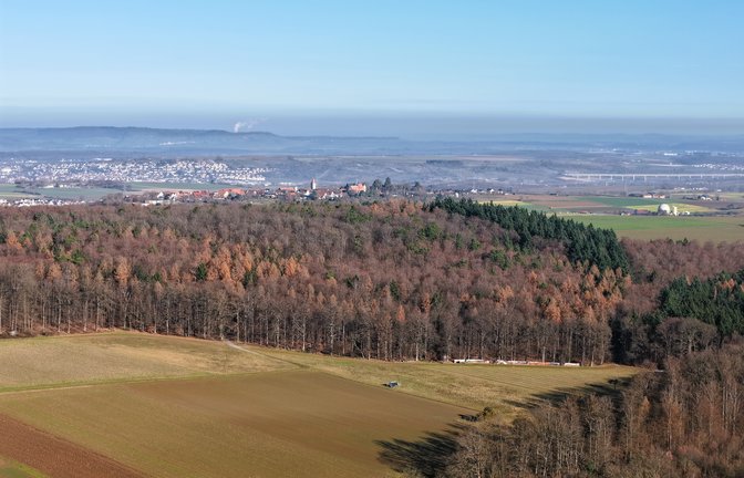 Wo und wie bei Nussdorf (Bildmitte) Windkraftanlagen gebaut werden, sollen die Bürgerinnen und Bürger mitentscheiden. <span class='image-autor'>Foto: Küppers</span>