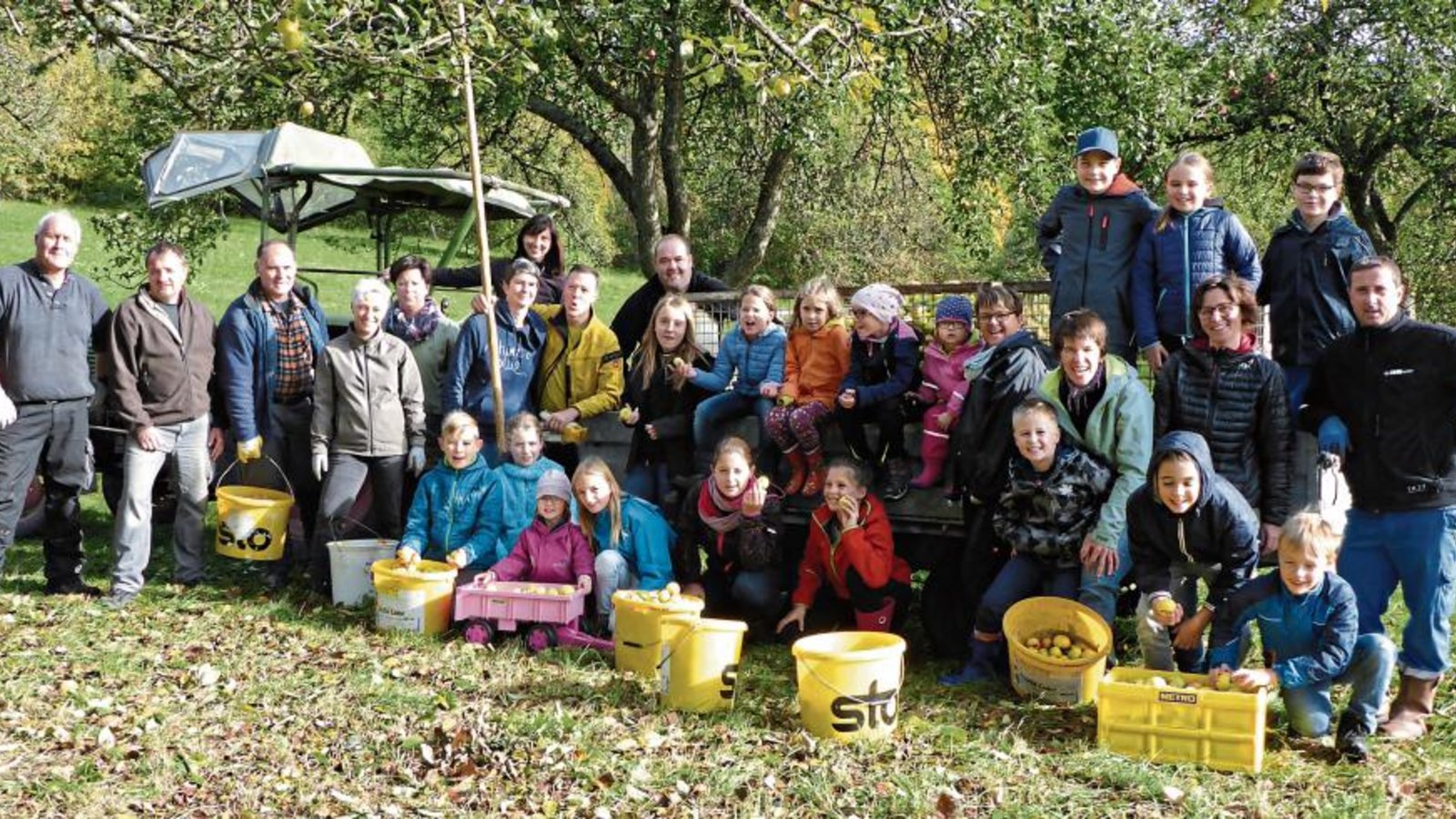 Vier Tonnen Äpfel wurden von den Häfnerhaslacher Albvereinsfamilien geerntet. Foto: p Vier Tonnen Äpfel wurden von den Häfnerhaslacher Albvereinsfamilien geerntet. Foto: p