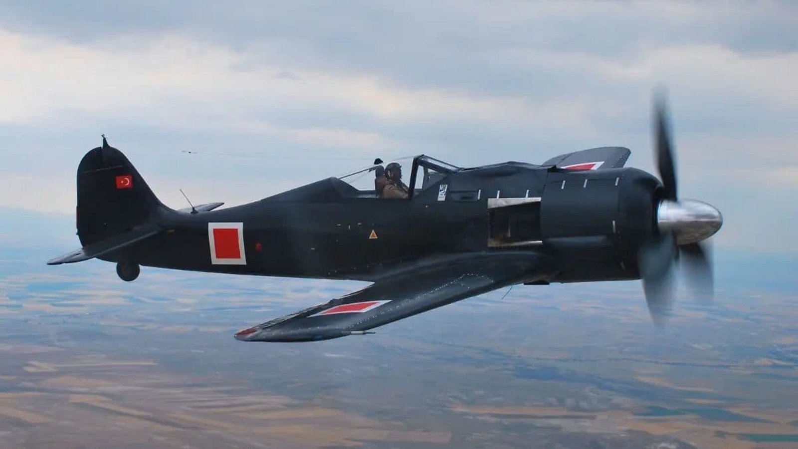 Das deutsche Kampfflugzeug Focke-Wulf-190. Der Jagdflieger aus dem Zweiten Weltkrieg wurde in der Türkei aufwendig restauriert und ist nun wieder flugfähig.M.S.Ö. Hava ve Uzay Müzesi/Luft- und Raumfahrtmuseum Eskisehir/dpa Das deutsche Kampfflugzeug Focke-Wulf-190. Der Jagdflieger aus dem Zweiten Weltkrieg wurde in der Türkei aufwendig restauriert und ist nun wieder flugfähig.M.S.Ö. Hava ve Uzay Müzesi/Luft- und Raumfahrtmuseum Eskisehir/dpa