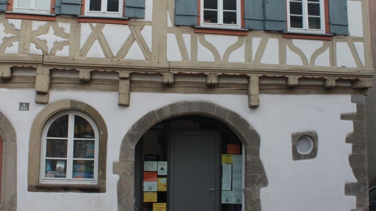 Die Zukunft der Enzweihinger Ortsbücherei im Großen Haus beschäftigt Bürger und Ortschaftsrat. Foto: Pfisterer Die Zukunft der Enzweihinger Ortsbücherei im Großen Haus beschäftigt Bürger und Ortschaftsrat. Foto: Pfisterer