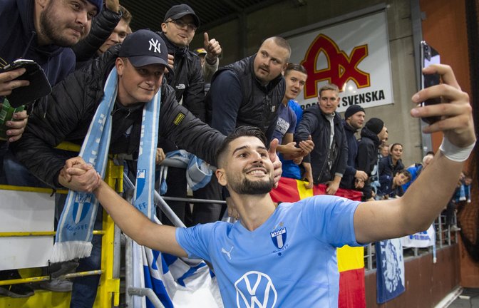 Mit 14 Treffern in 26 Einsätzen war Antonio Colak maßgeblich an der erfolgreichen Saison von Malmö verantwortlich, was er mit Fans feiert. <span class='image-autor'>Foto: ddp</span>