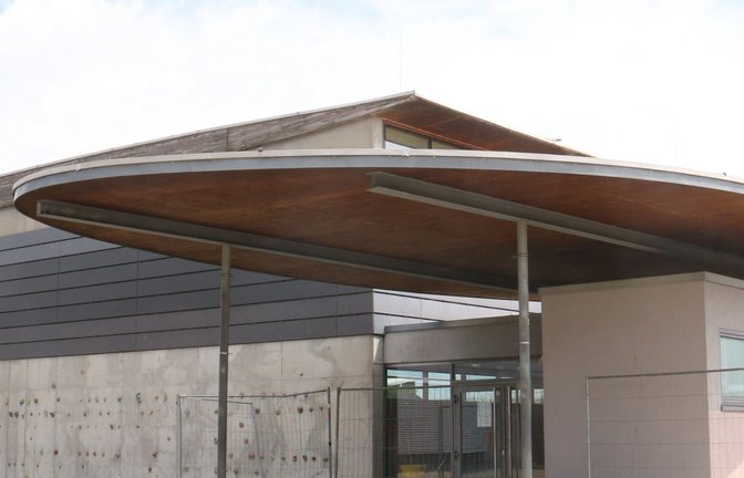 Lange wurde hier weder geturnt noch Ballsport gespielt: Wegen eines Wasserschadens ist die Turnhalle am Stromberg-Gymnasium seit Monaten gesperrt.  <span class='image-autor'>Foto: Müller</span>
