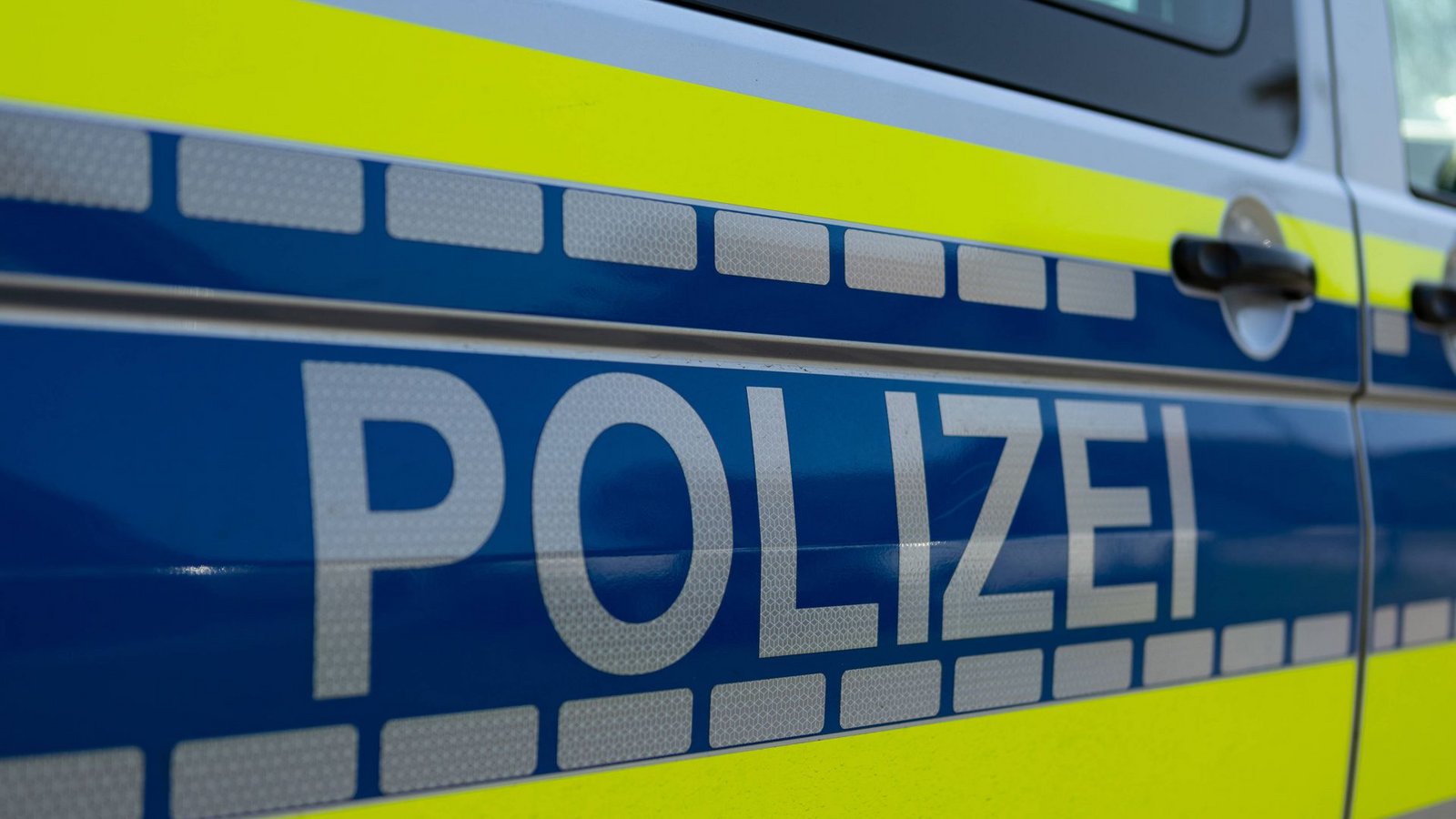 Die Polizei sucht Zeugen. (Symbolbild)Foto: IMAGO/Fotostand/IMAGO/Fotostand / Gelhot Die Polizei sucht Zeugen. (Symbolbild)Foto: IMAGO/Fotostand/IMAGO/Fotostand / Gelhot