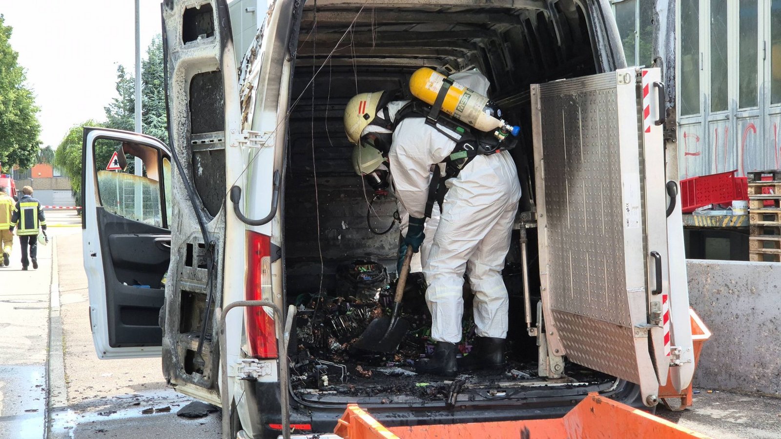 Die Feuerwehr kann den Brand schnell unter Kontrolle bringen.Foto: 7aktuell.de/ CV Die Feuerwehr kann den Brand schnell unter Kontrolle bringen.Foto: 7aktuell.de/ CV