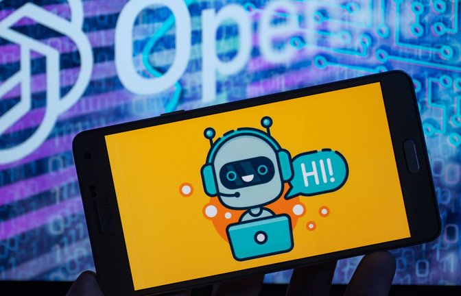 Sprachroboter ChatGPT: Das Unternehmen Open AI will bald auch Geld verdienen mit der Software.<span class='image-autor'>Foto: IMAGO/NurPhoto/IMAGO/Jonathan Raa</span>