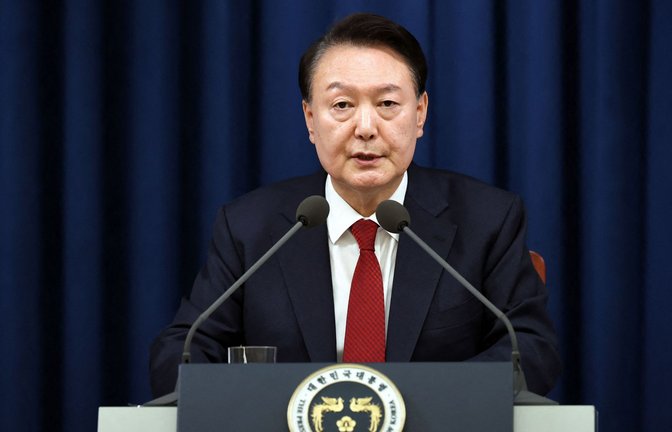 Südkoreas Präsident Yoon Suk Yeol    rief erst das Kriegsrecht aus, um es wenige Stunden später wieder aufzuheben.<span class='image-autor'>Foto: AFP/HANDOUT</span>
