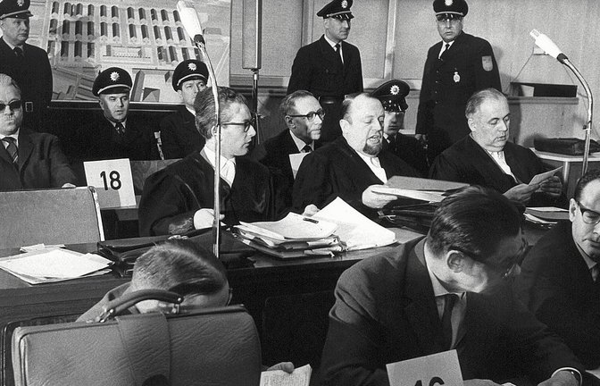 Unter den Tätern aus dem Südwesten waren Victor Capesius (ganz links mit Sonnenbrille) und Wilhelm Boger (rechts oben).<span class='image-autor'>Foto: dpa</span>