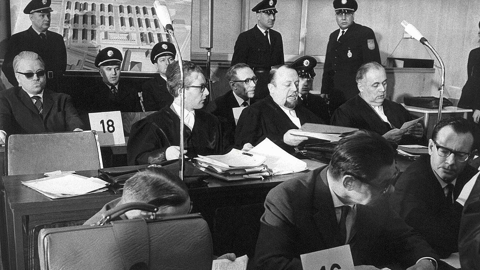 Unter den Tätern aus dem Südwesten waren Victor Capesius (ganz links mit Sonnenbrille) und Wilhelm Boger (rechts oben).Foto: dpa Unter den Tätern aus dem Südwesten waren Victor Capesius (ganz links mit Sonnenbrille) und Wilhelm Boger (rechts oben).Foto: dpa