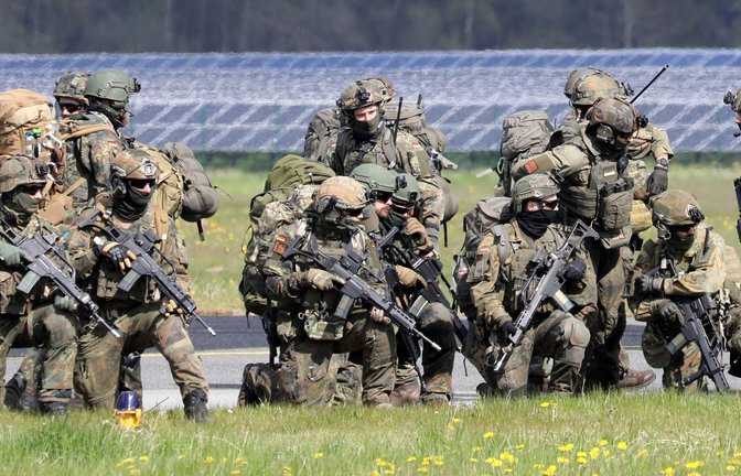 Bundeswehrsoldaten bei einer Übung<span class='image-autor'>Foto: dpa/Bernd Wüstneck</span>