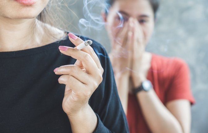 Wir verraten Ihnen 7 Tipps, wie Sie unangenehmen Rauchgeruch aus der Wohnung, dem Auto oder aus der Kleidung entfernen.<span class='image-autor'>Foto: Doucefleur / Shutterstock.com</span>