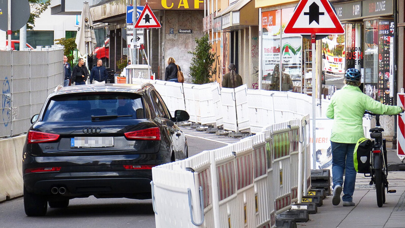 Der Platz ist sehr eng in der Esslinger Straße. Für Laufkundschaft macht dies das Bohnenviertel unattraktiv.Foto: Alexander Müller Der Platz ist sehr eng in der Esslinger Straße. Für Laufkundschaft macht dies das Bohnenviertel unattraktiv.Foto: Alexander Müller