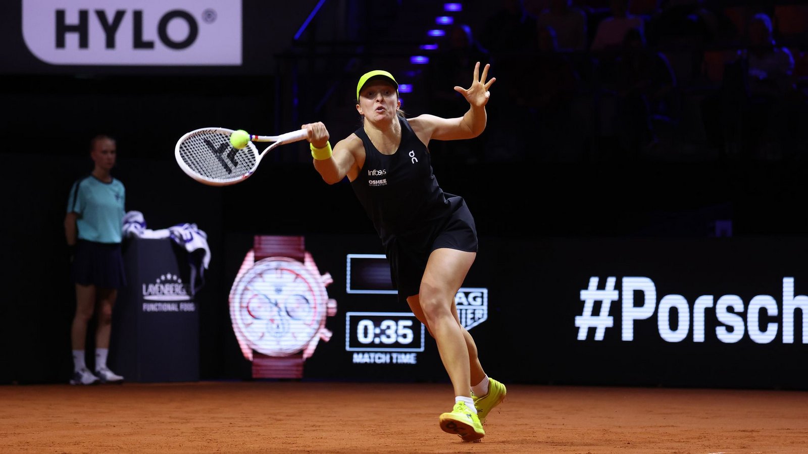 Die Tennisstars aus aller Welt kommen nach Stuttgart, so auch die Weltranglisten-Vierte Iga Swiatek aus Polen. Zweimal hat die 24-Jährige das Turnier bereits gewinnen können. Dieses Jahr ist überraschend im Viertelfinale Schluss für sie.  Der 18-jährigen Russin Mirra Andrejewa unterliegt sie am vergangenen Freitag in drei Sätzen mit 6:3, 4:6 und 3:6.Foto: Pressefoto Baumann