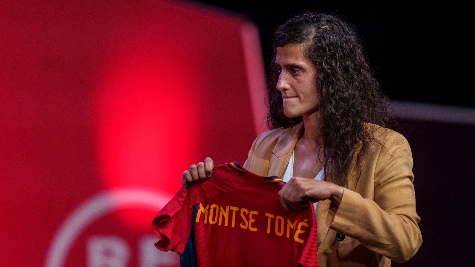 Montse Tomé ist neue Trainerin der spanischen Frauen-Nationalmannschaft.Foto: Manu Fernandez/AP/dpa