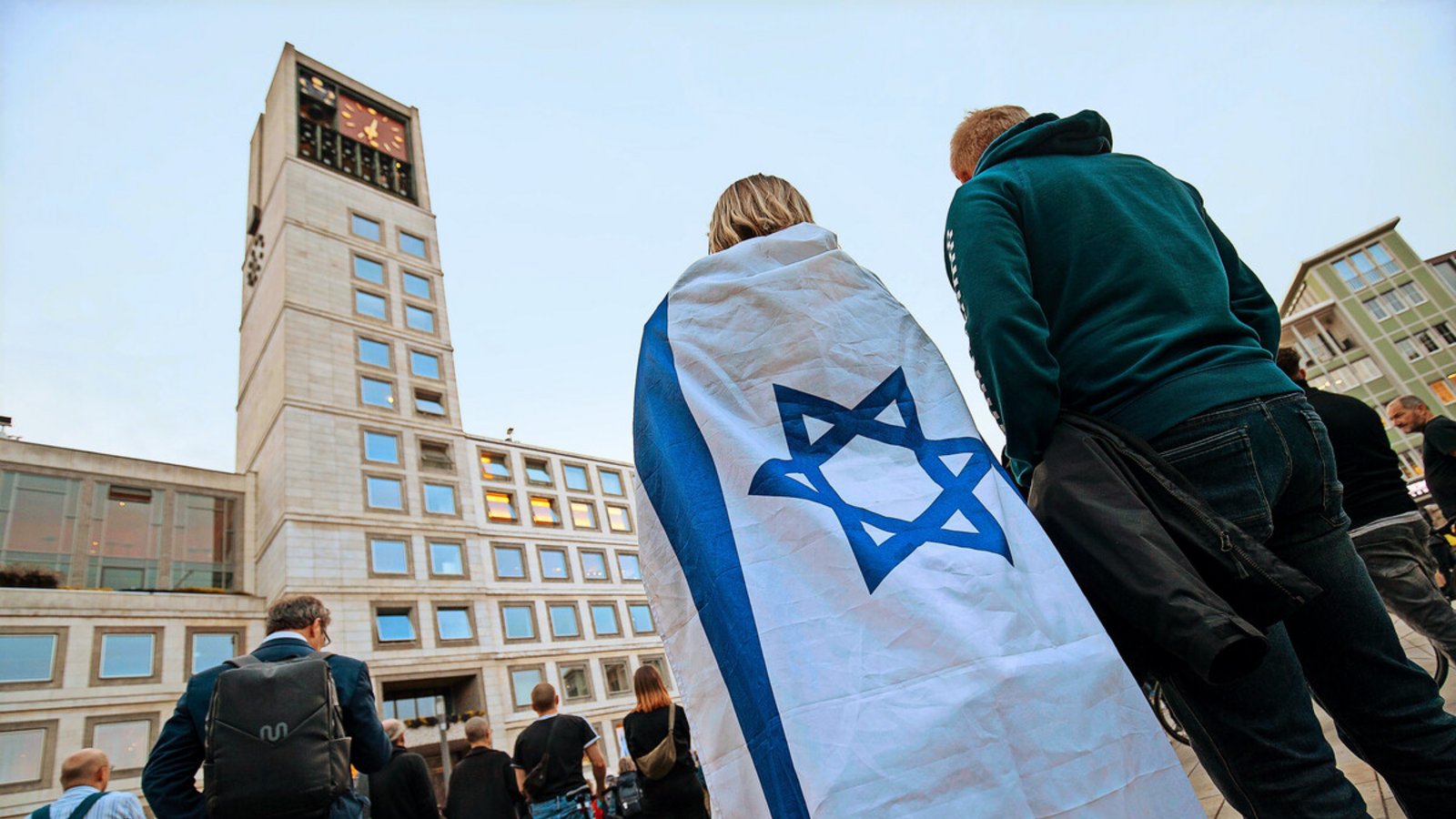 Vor einem Jahr: Solidarität mit Israel auf dem Stuttgarter Marktplatz.Foto: Lg/Leif Piechowski Vor einem Jahr: Solidarität mit Israel auf dem Stuttgarter Marktplatz.Foto: Lg/Leif Piechowski