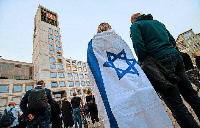 Vor einem Jahr: Solidarität mit Israel auf dem Stuttgarter Marktplatz.<span class='image-autor'>Foto: Lg/Leif Piechowski</span>