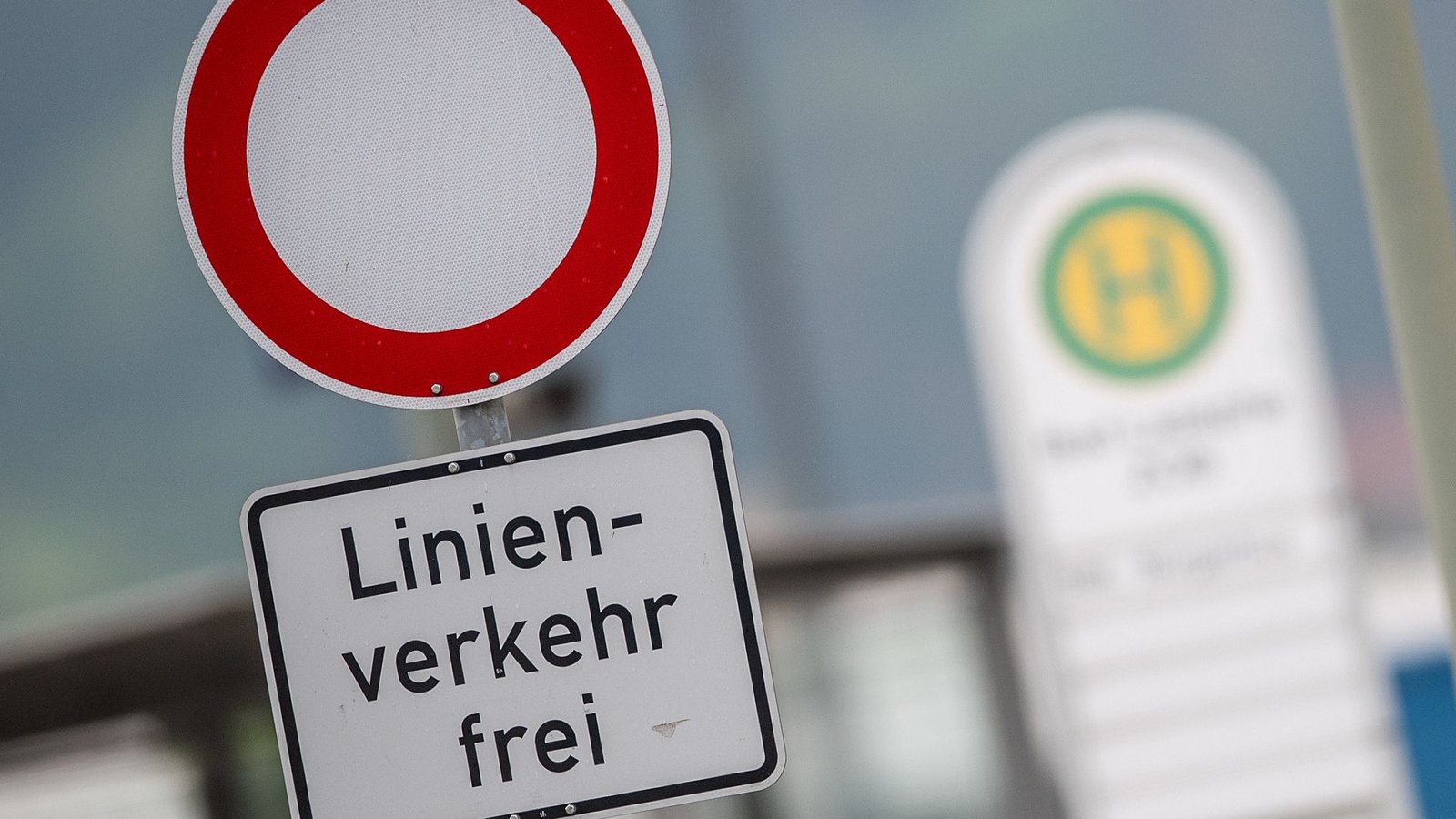 Die 68-Jährige wendete verbotenerweise. (Symbolbild)Foto: dpa/Marius Becker
