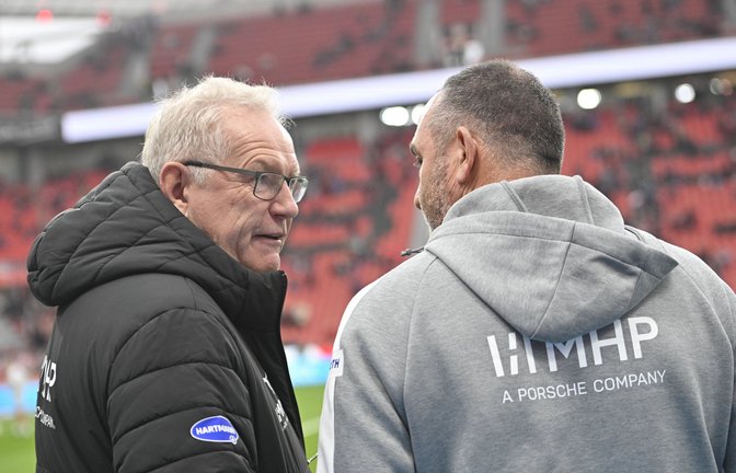 In ständigem Austausch beim 1. FC Heidenheim: Vorstandsvorsitzender Holger Sanwald (li.), Trainer Frank Schmidt.<span class='image-autor'>Foto: IMAGO/Sven Simon</span>