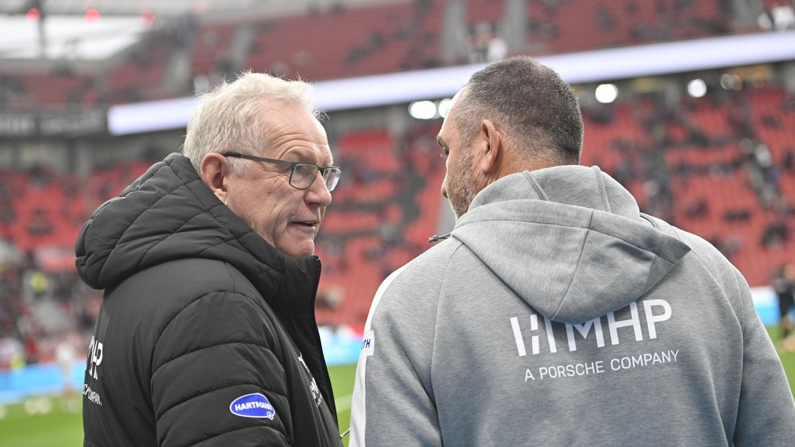 In ständigem Austausch beim 1. FC Heidenheim: Vorstandsvorsitzender Holger Sanwald (li.), Trainer Frank Schmidt.Foto: IMAGO/Sven Simon