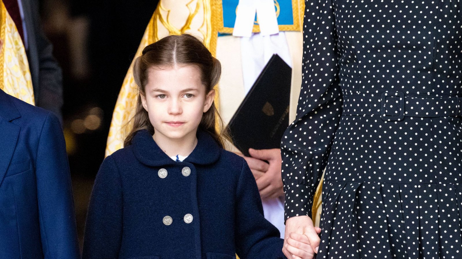 Hier ist Prinzessin Charlotte sechs. Die Gesichtszüge werden immer schmaler und die Ähnlichkeit zu ihrer Urgroßmutter, der Queen, größer.Foto: IMAGO/PPE/IMAGO/PPE
