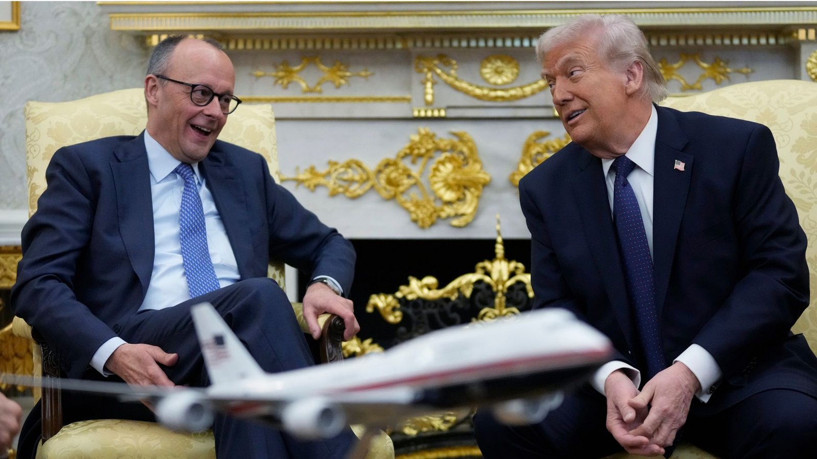 Gemeinsamer Auftritt im Oval Office: Kanzler Friedrich Merz (li.) war am Dienstag zu Besuch bei Präsident Donald Trump.Foto: Mark Schiefelbein/AP/dpa Gemeinsamer Auftritt im Oval Office: Kanzler Friedrich Merz (li.) war am Dienstag zu Besuch bei Präsident Donald Trump.Foto: Mark Schiefelbein/AP/dpa