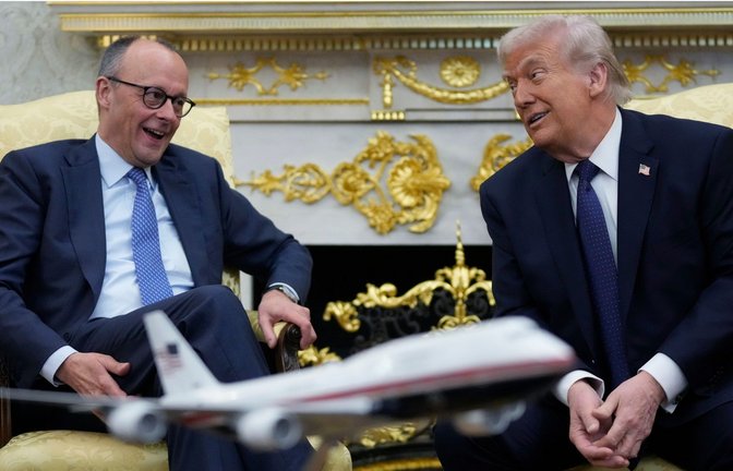 Gemeinsamer Auftritt im Oval Office: Kanzler Friedrich Merz (li.) war am Dienstag zu Besuch bei Präsident Donald Trump.<span class='image-autor'>Foto: Mark Schiefelbein/AP/dpa</span>