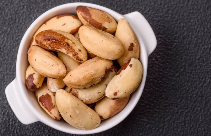 Superfood: Köstliche, nahrhafte Paranüsse in Keramikschale.<span class='image-autor'>Foto: Imago/Zoonar</span>