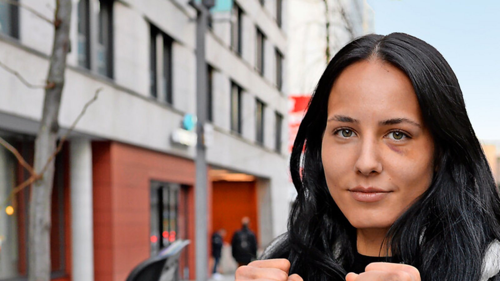 Das blaue Auge macht ihr nichts aus: Alina „Iron Fist“ Dalaslan ist professionelle MMA-Kämpferin aus Stuttgart. Das blaue Auge macht ihr nichts aus: Alina „Iron Fist“ Dalaslan ist professionelle MMA-Kämpferin aus Stuttgart.Foto: /Erdem Gökalp Das blaue Auge macht ihr nichts aus: Alina „Iron Fist“ Dalaslan ist professionelle MMA-Kämpferin aus Stuttgart. Das blaue Auge macht ihr nichts aus: Alina „Iron Fist“ Dalaslan ist professionelle MMA-Kämpferin aus Stuttgart.Foto: /Erdem Gökalp