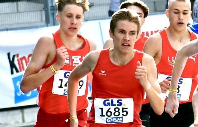 Julius Feuerfeil auf dem Weg zur Silbermedaille bei der U-18-DM über 1500 Meter in Wattenscheid.<span class='image-autor'>Dirk Gantenberg</span>