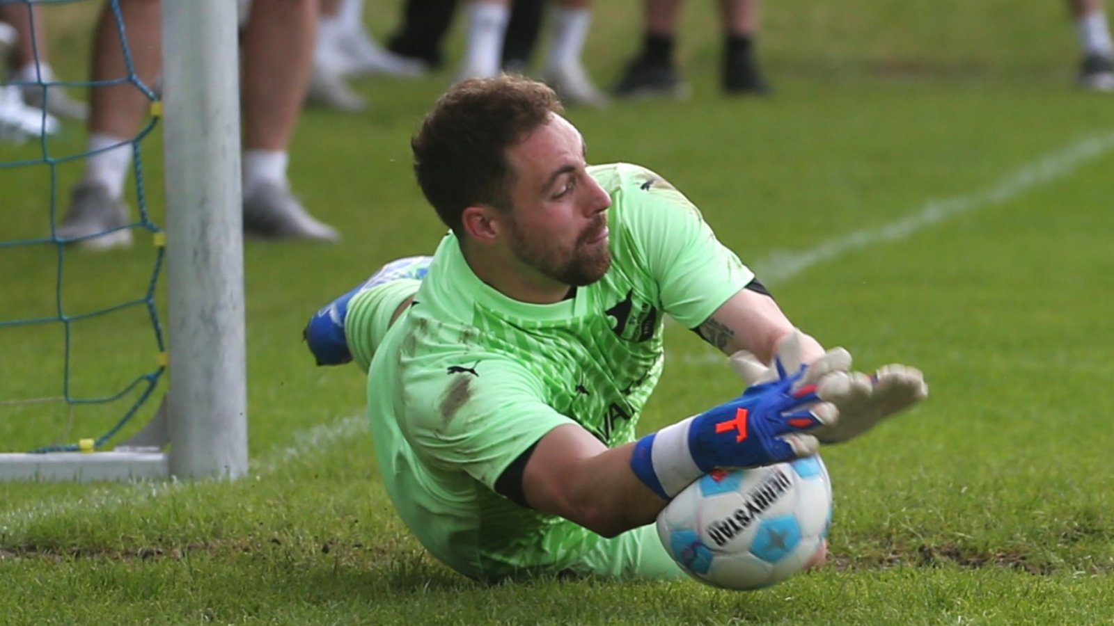 SVH-Keeper Pablo Kraft hält im Elfmeterschießen zwei Schüsse, doch das reicht nicht fürs Finale.
