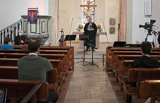 Der Gottesdienst gestern in der Johanneskirche in Sersheim ist von den ERF-Medien aufgezeichnet worden. Die Predigt hielt Johannes Rau. Fotos: Bögel