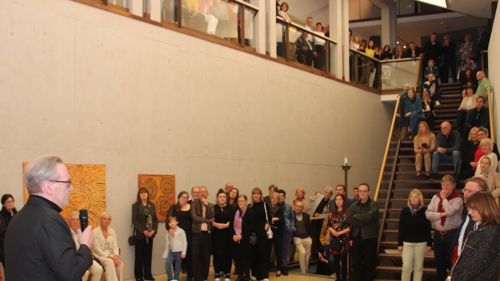 Zahlreiche Gäste bei der Vorstellung der neuen Ausstellung unter dem Titel „Bestandsaufnahme“. Zahlreiche Gäste bei der Vorstellung der neuen Ausstellung unter dem Titel „Bestandsaufnahme“.