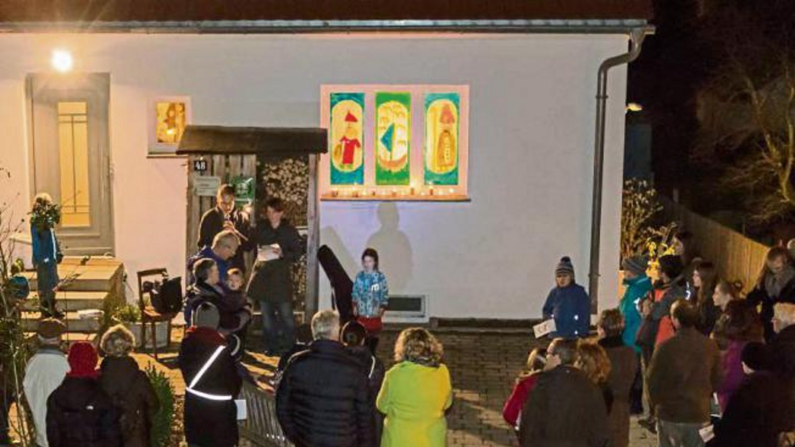 Der lebendige Adventskalender in Vaihingen kommt gut an, freut sich Pfarrerin Ira Philipp. Heute findet er um 18 Uhr in der Fußgängerzone beim Weltladen statt. Foto: p Der lebendige Adventskalender in Vaihingen kommt gut an, freut sich Pfarrerin Ira Philipp. Heute findet er um 18 Uhr in der Fußgängerzone beim Weltladen statt. Foto: p