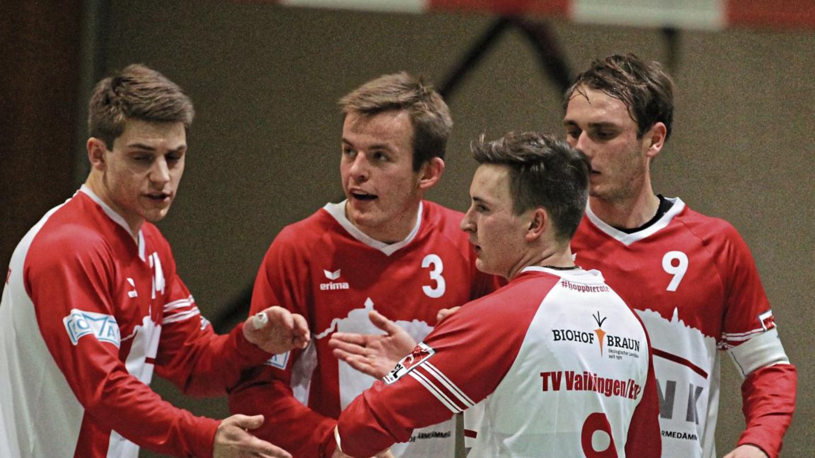 Jakob Kilpper, Nils Hantke sowie Jacob und Jaro Jungclaussen (von links) bejubeln den sechsten Sieg im siebten Saisonspiel. Foto: Archiv/Nachreiner Jakob Kilpper, Nils Hantke sowie Jacob und Jaro Jungclaussen (von links) bejubeln den sechsten Sieg im siebten Saisonspiel. Foto: Archiv/Nachreiner
