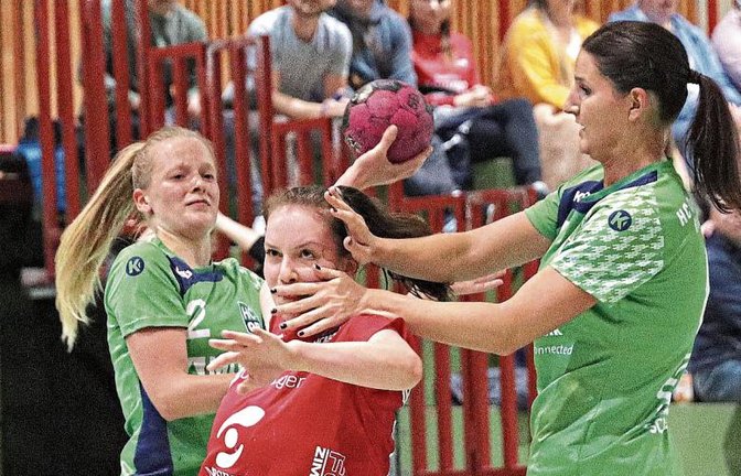 Wird sich der HC Metter-Enz heute Abend allen Widrigkeiten zum Trotz durchsetzen wie Sophie Kämpfe kürzlich gegen die Abwehrreihe der HC Oppenweiler/Backnang II?  Foto: Küppers