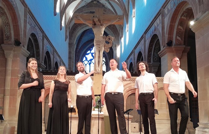 Das Ingenium Ensemble (von links): Ema Pavlic (Sopran), Petra Frece (Mezzo-Sopran), Domen Anlovar (Tenor), Bla Strmole (Tenor und Moderator), Matja Strmole (Bariton) and Ambro Rener (Bass) begeistern ihr Publikum mit ihrer unvergleichlich hohen Gesangskultur. <span class='image-autor'>Foto: Filitz</span>