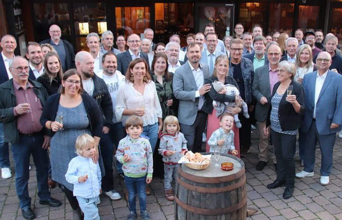 Bitte recht freundlich! Ehrengäste beim Festabend 630 Jahre Fessler Mühle in Sersheim.  <span class='image-autor'>Fotos: Arning</span>