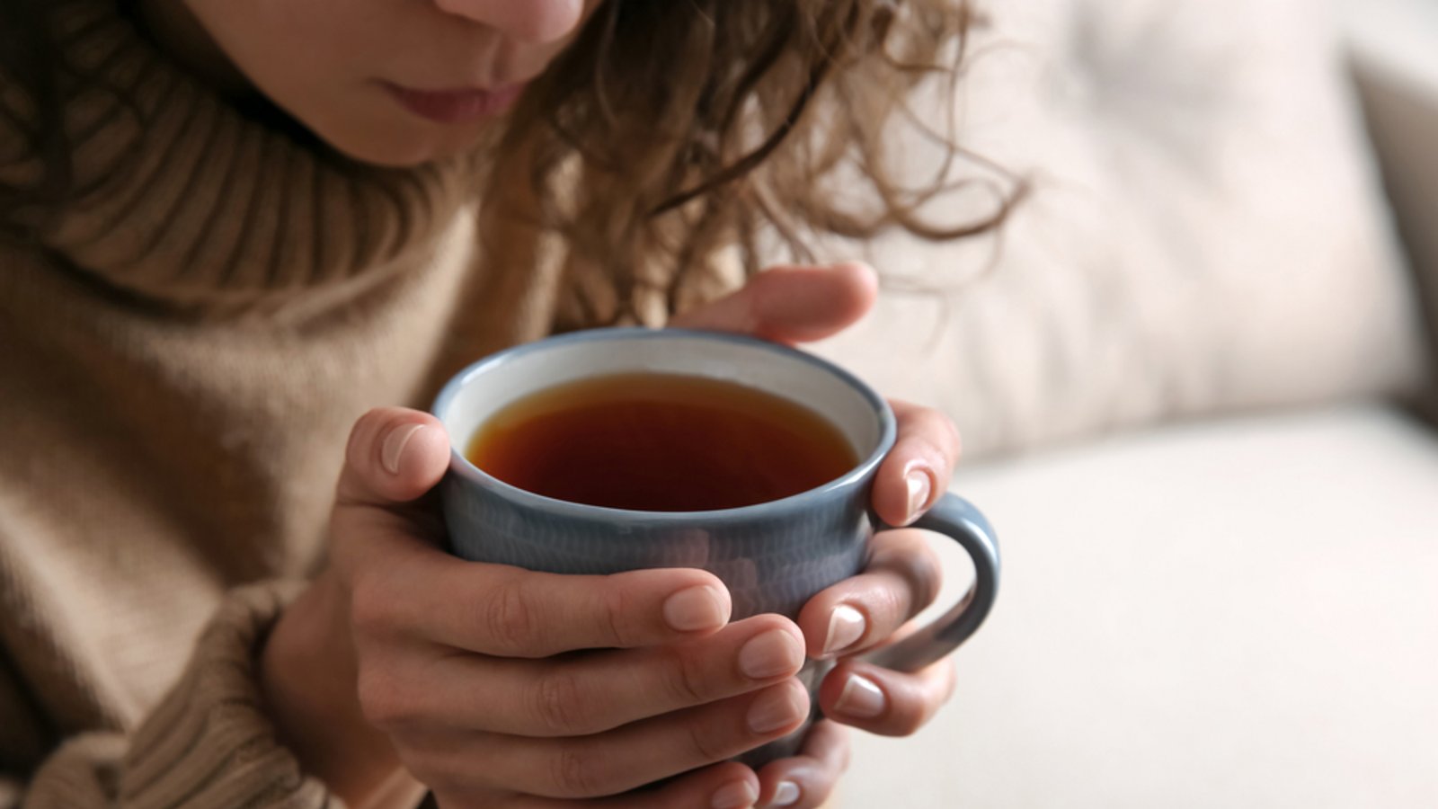 Die Tea-App ist die neue Top-App in den USA - exklusiv für Frauen. Was sie kann, warum sie kritisiert wird & was problematisch ist.Foto: New Africa / Shutterstock.com Die Tea-App ist die neue Top-App in den USA - exklusiv für Frauen. Was sie kann, warum sie kritisiert wird & was problematisch ist.Foto: New Africa / Shutterstock.com