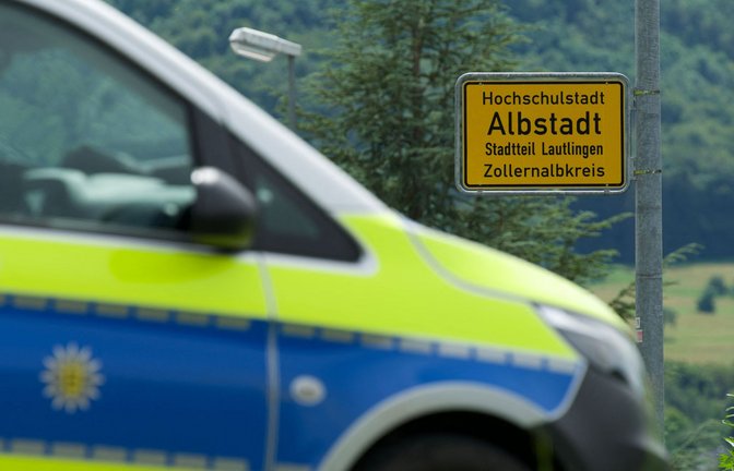 Am 14. Juli lösten Schüsse bei einer innerfamiliären Gewalttat einen Großeinsatz der Polizei im Albstädter Stadtteil Lautlingen aus.<span class='image-autor'>Foto: AFP/Silas Stein</span>
