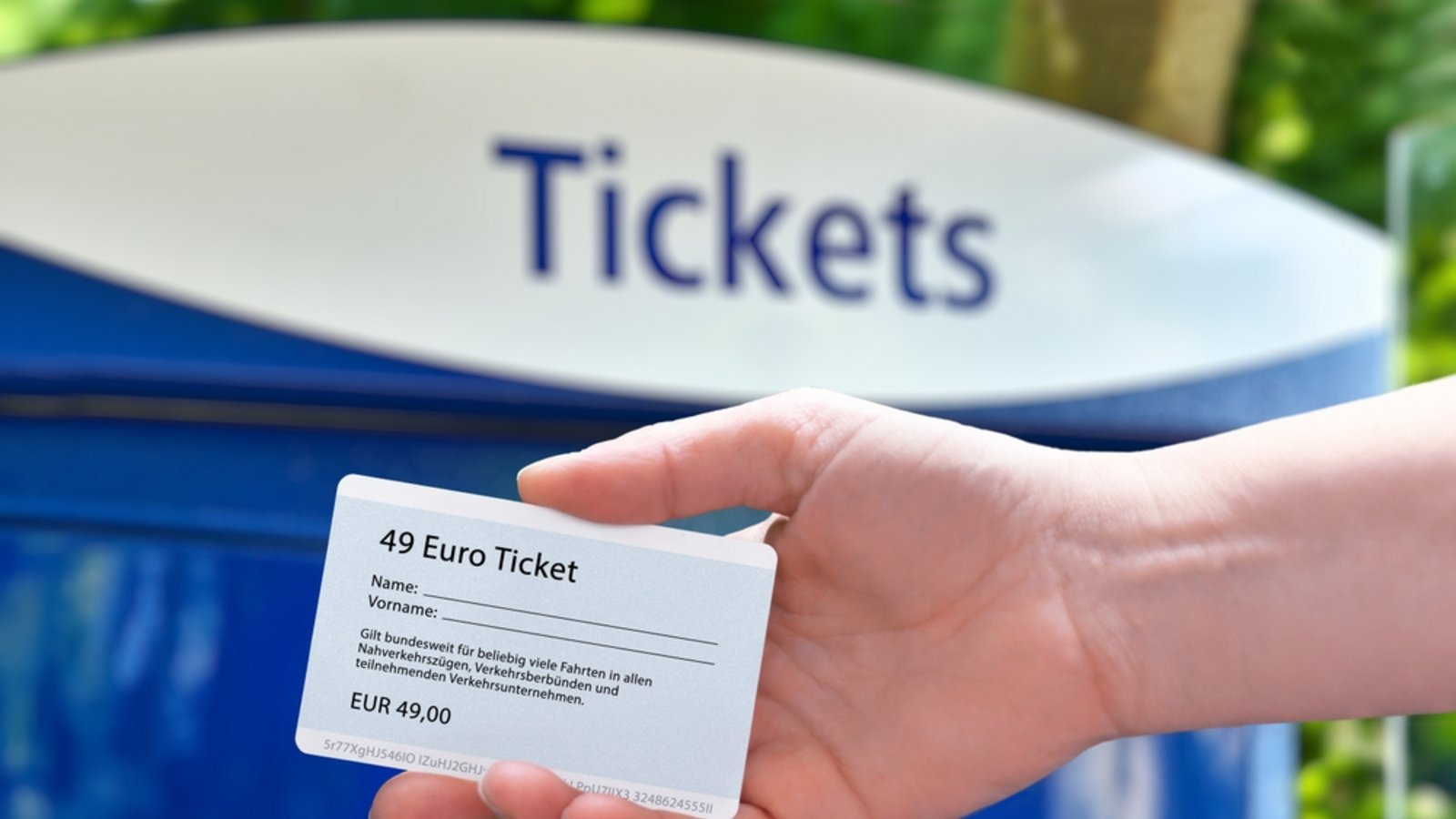 Gibt es das Ticket auch in Papierform?Foto: Firn / shutterstock.com Gibt es das Ticket auch in Papierform?Foto: Firn / shutterstock.com