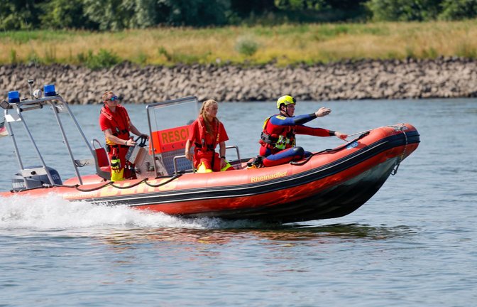 Der See ist den Angaben zufolge an dem Unglücksort 30, an manchen Stellen sogar bis zu 40 Meter tief. (Symbolbild)<span class='image-autor'>Foto: dpa/Thomas Banneyer</span>