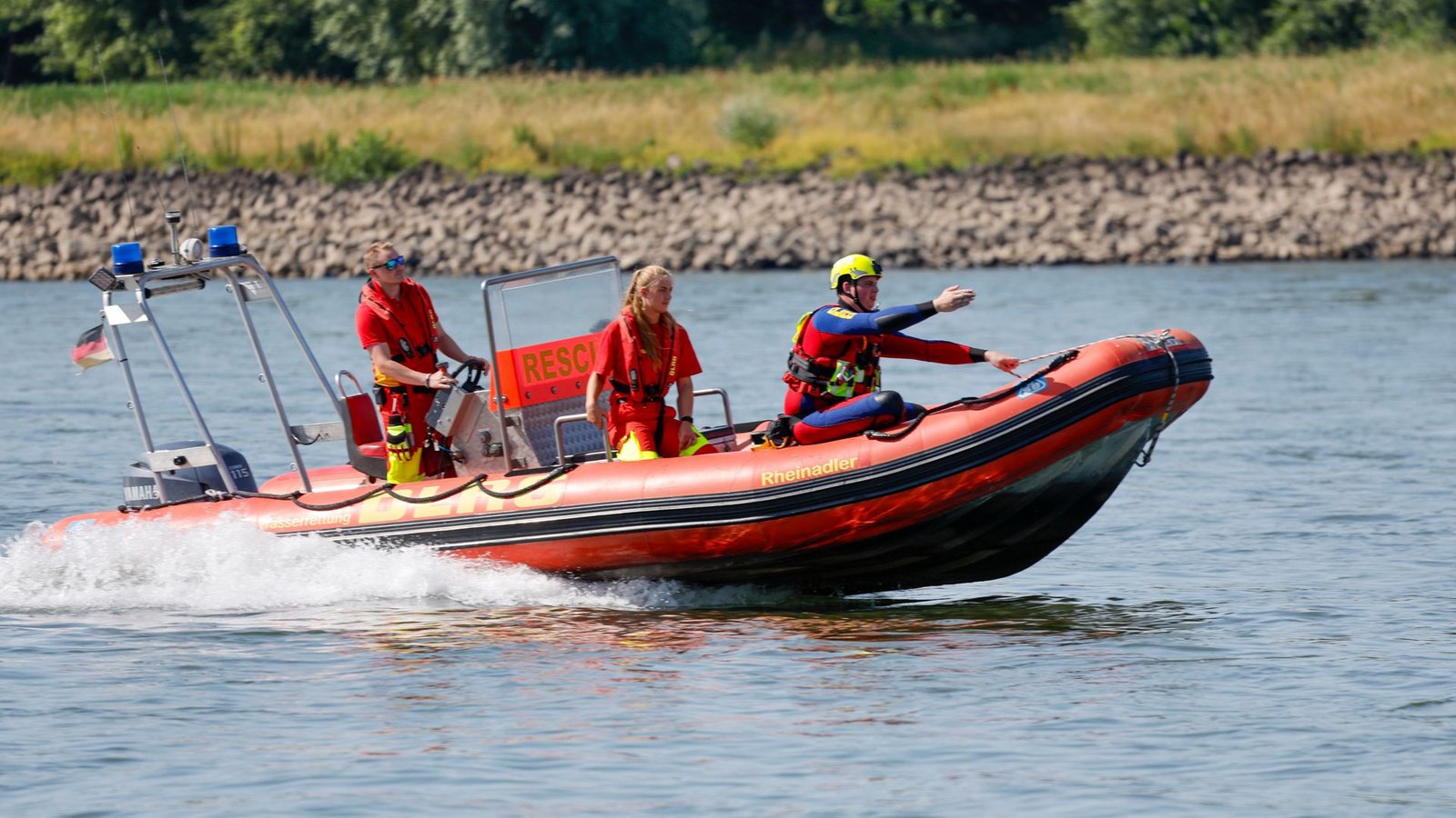 Der See ist den Angaben zufolge an dem Unglücksort 30, an manchen Stellen sogar bis zu 40 Meter tief. (Symbolbild)Foto: dpa/Thomas Banneyer