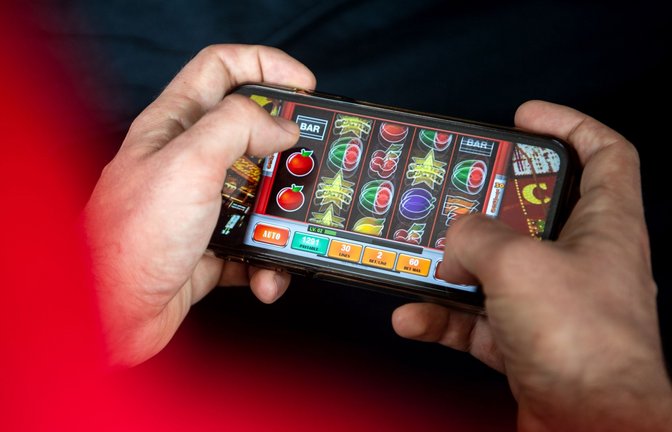 Anbieter von Online-Glücksspielen benötigen in Deutschland eine behördliche Erlaubnis. (Symbolbild)<span class='image-autor'>Foto: Sina Schuldt/dpa</span>