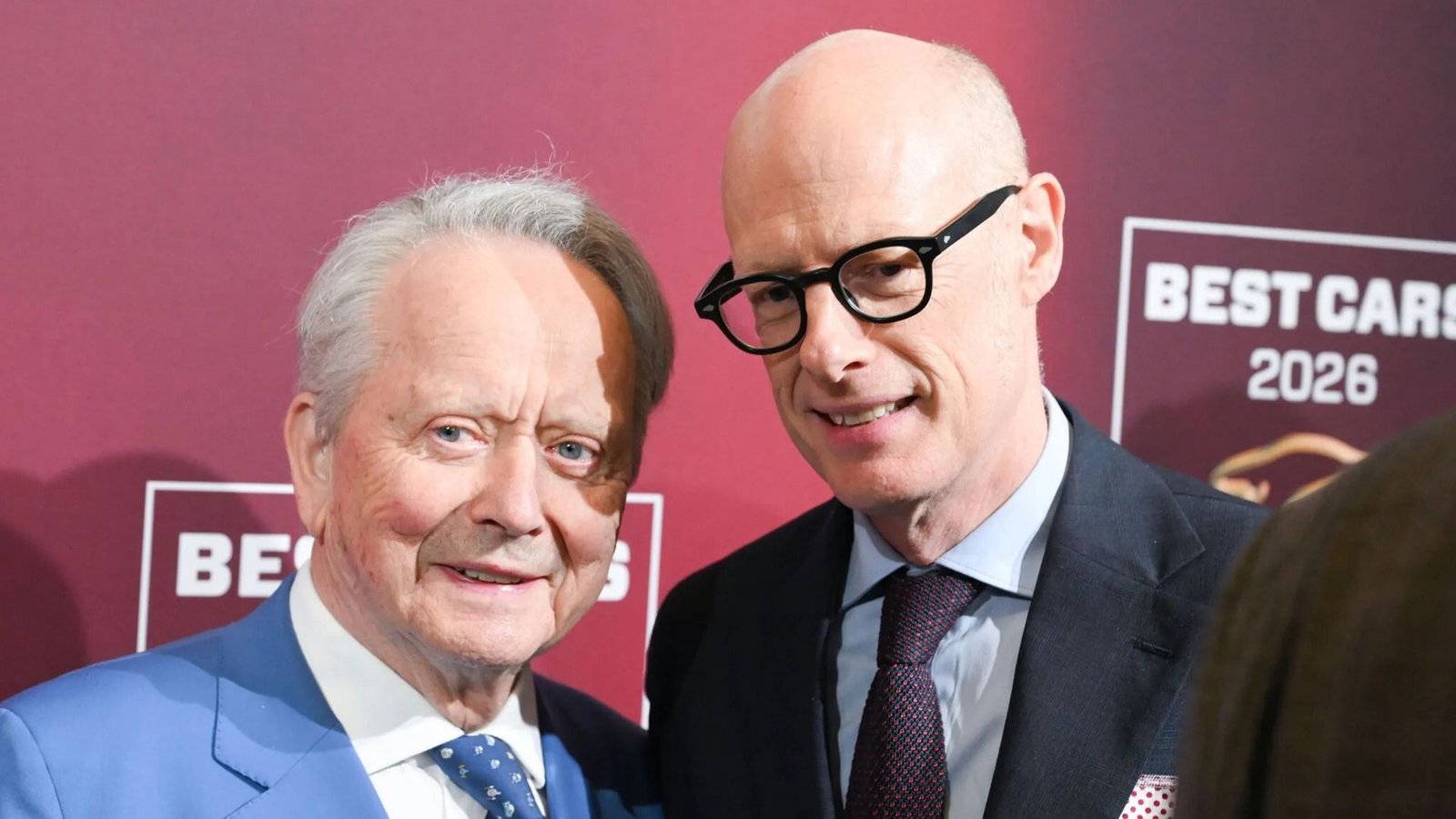 Der Chef-Aufseher der Porsche AG ist gleichzeitig auch ein Enkel des Firmengründers: Wolfgang Porsche (li.) hat sich auf der Hauptversammlung zusammen mit dem neuen Porsche-Chef Michael Leiters den Fragen der Aktionären gestellt.Foto: Bernd Weißbrod/dpa Der Chef-Aufseher der Porsche AG ist gleichzeitig auch ein Enkel des Firmengründers: Wolfgang Porsche (li.) hat sich auf der Hauptversammlung zusammen mit dem neuen Porsche-Chef Michael Leiters den Fragen der Aktionären gestellt.Foto: Bernd Weißbrod/dpa