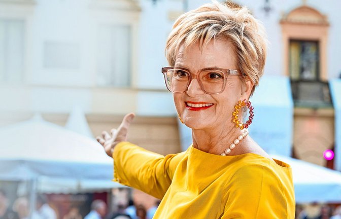 Gloria Fürstin von Thurn und Taxis  vor Schloss St. Emmeram in Regensburg<span class='image-autor'>Foto: dpa/ </span>