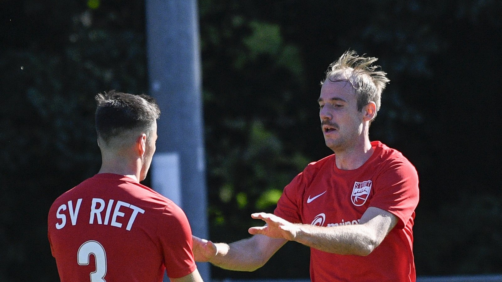 Jede Menge Grund zur Freude haben in dieser Spielzeit Patrick Gebhardt (links) und Cornelius Janzen vom SV Riet. Foto: Leitner Jede Menge Grund zur Freude haben in dieser Spielzeit Patrick Gebhardt (links) und Cornelius Janzen vom SV Riet. Foto: Leitner