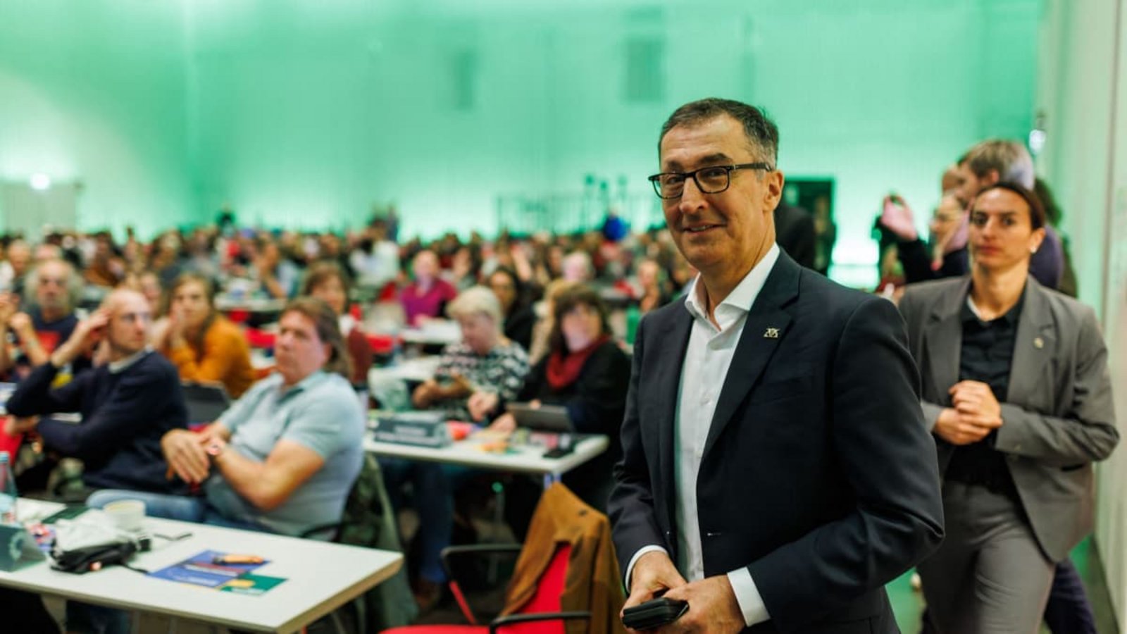 Cem Özdemir (Bündnis 90 / Die Grünen), Ministerpräsident von Baden-Württemberg, nimmt an der Landesdelegiertenkonferenz der Grünen von Baden-Württemberg teil.Philipp von Ditfurth/dpa Cem Özdemir (Bündnis 90 / Die Grünen), Ministerpräsident von Baden-Württemberg, nimmt an der Landesdelegiertenkonferenz der Grünen von Baden-Württemberg teil.Philipp von Ditfurth/dpa
