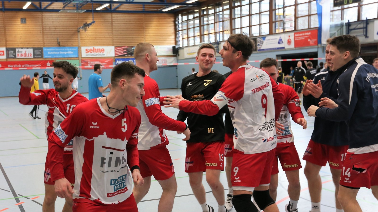 Freudentanz der jungen Vaihinger Mannschaft nach dem klaren Sieg im Spiel um Platz drei.