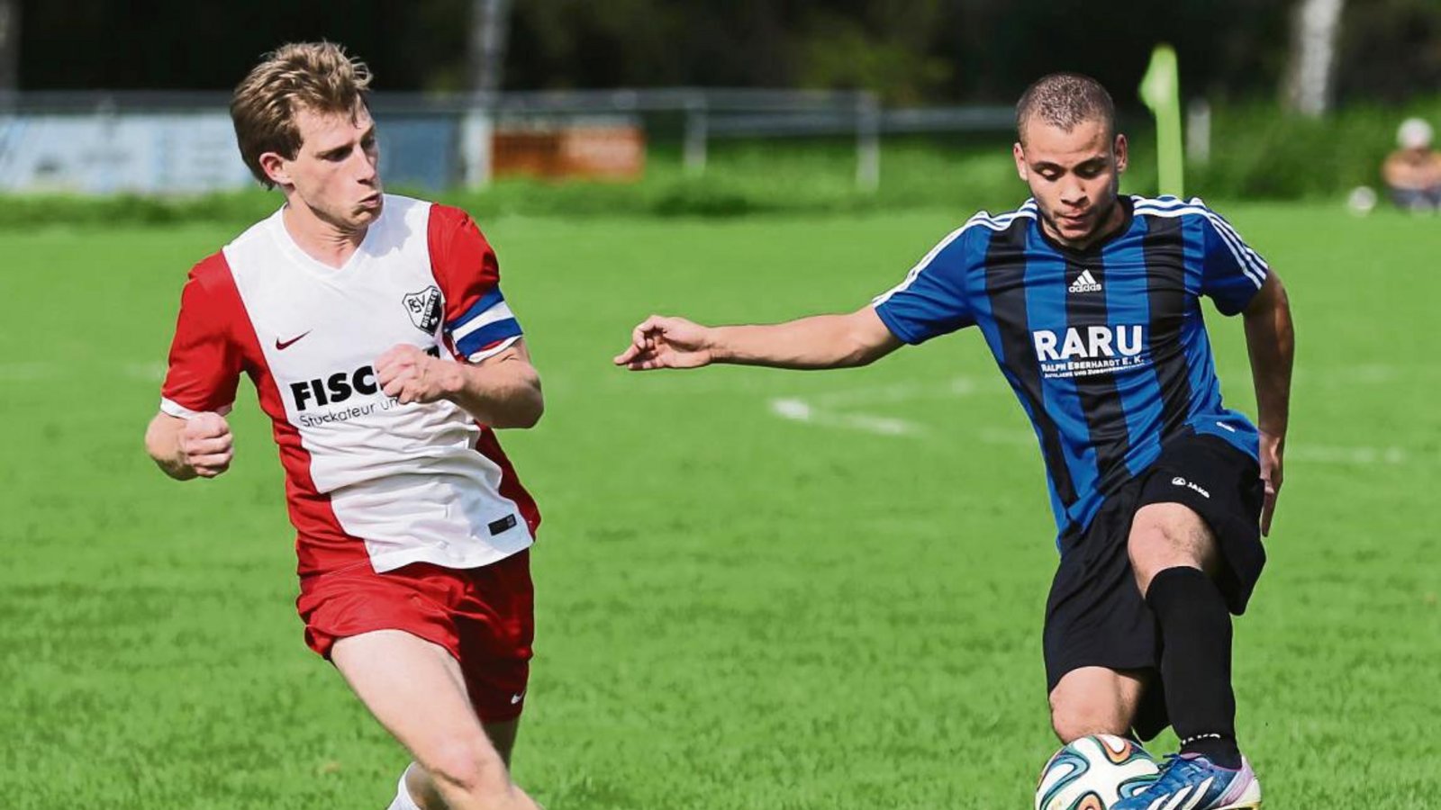 Dreifacher Torschütze für den TSV Enzweihingen am ersten Saisonspieltag: Alperen Ince (rechts) Foto: Küppers Dreifacher Torschütze für den TSV Enzweihingen am ersten Saisonspieltag: Alperen Ince (rechts) Foto: Küppers