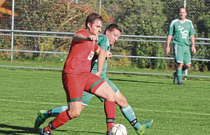 Lukas Wizemann (in Rot) gehört in Nussdorf zu den Stützen der Mannschaft, die sich im Lauf der Saison stetig verbessert hat. Foto: Nachreiner